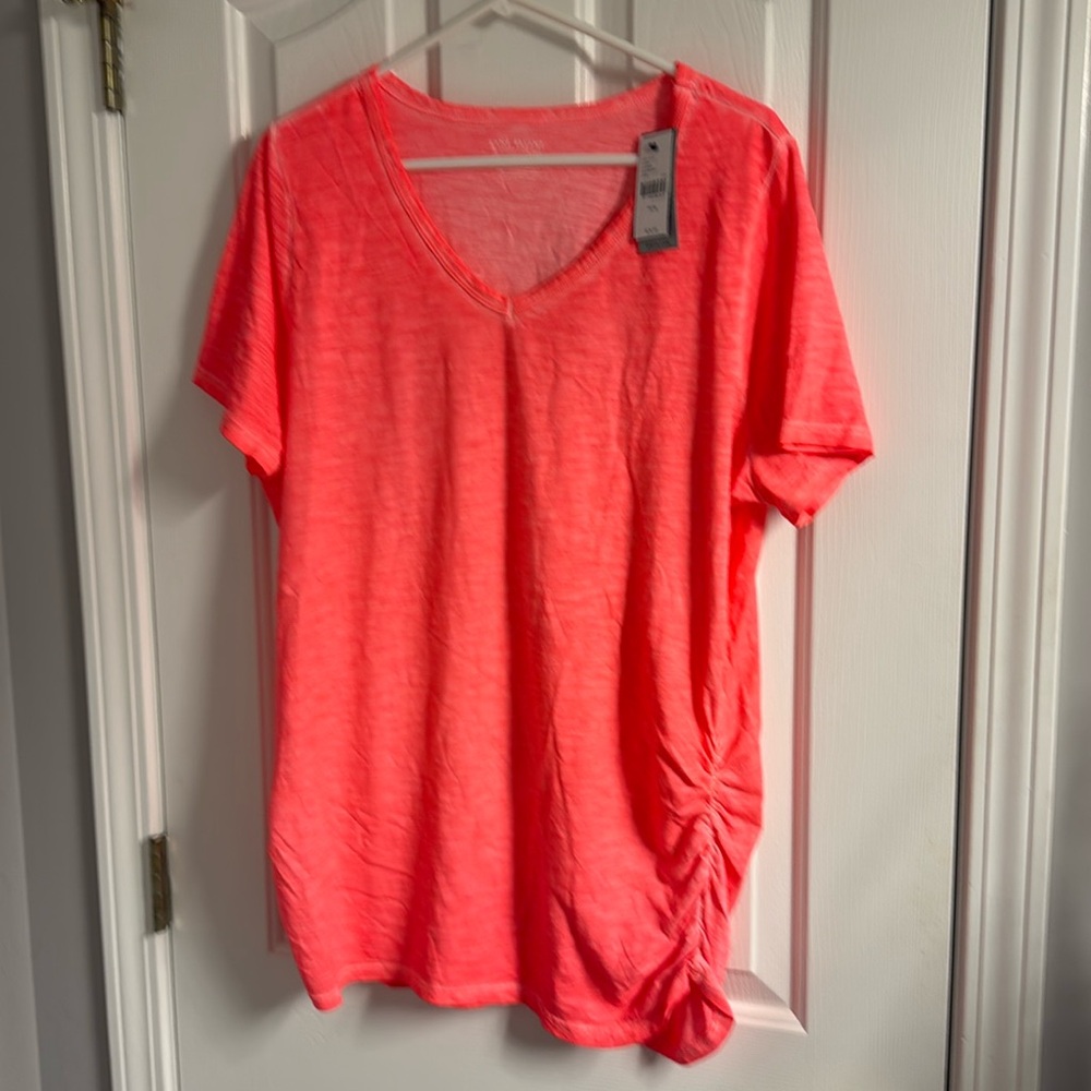 Lane Bryant ruched side tee. Size 14/16. NWT!